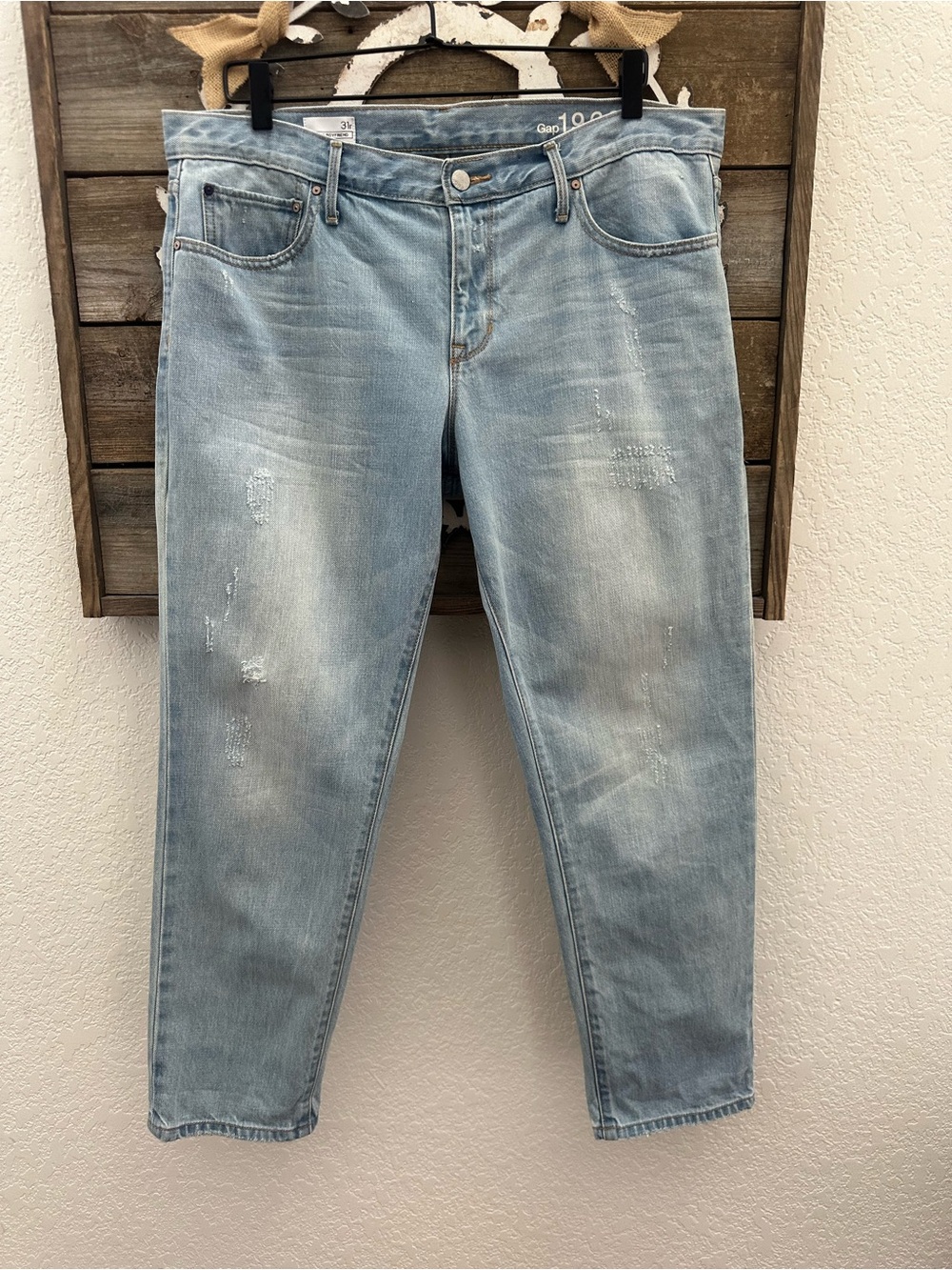 GAP Light Blue Sexy Boyfriend Jeans Diatressed cotton Washed Denim size 31